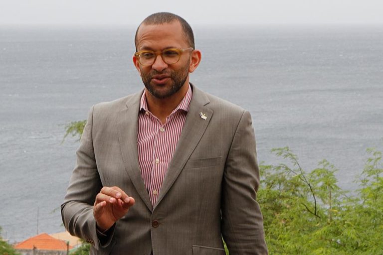 MINISTRO DE CABO VERDE CRITICA FALTA DE CULTURA MUSICAL DE MUITOS CANTORES