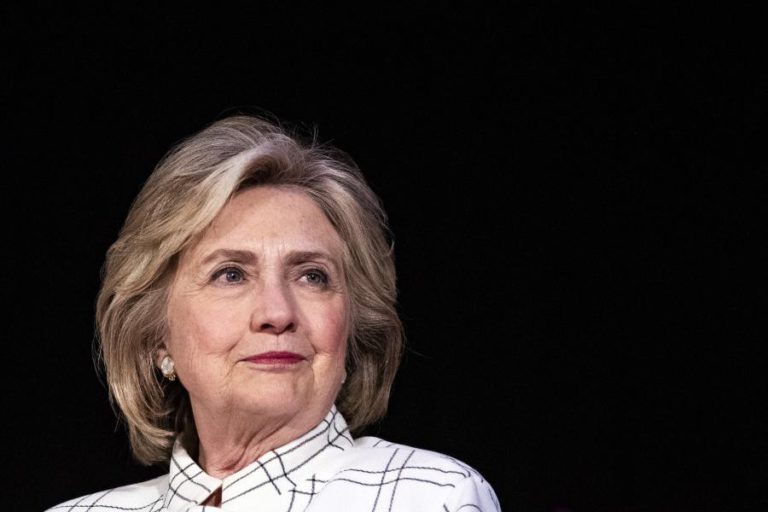 HILLARY CLINTON CONDENA NÃO DIVULGAÇÃO DE RELATÓRIO SOBRE INFLUÊNCIA RUSSA NA POLÍTICA BRITÂNICA