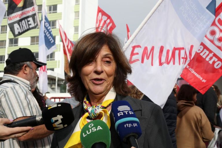 ADESÃO DE MAIS DE 90% NA GREVE DO PESSOAL NÃO DOCENTE, SEGUNDO SINDICATO
