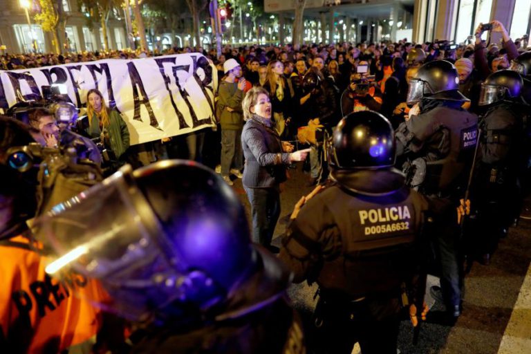 LÍDER DOS SOCIALISTAS CATALÃES REPUDIA INCIDENTES EM BARCELONA