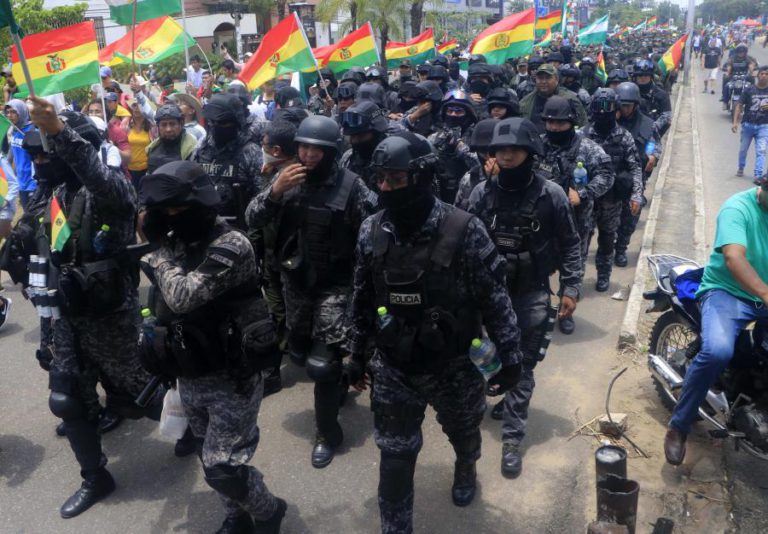 EXÉRCITO E POLÍCIA DA BOLÍVIA EXIGEM RENÚNCIA DO PRESIDENTE EVO MORALES