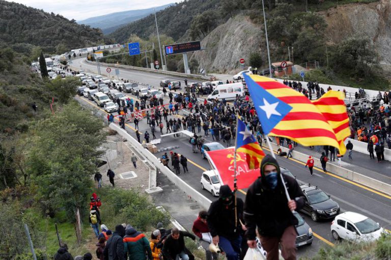 GOVERNO CATALÃO CONTACTA FRANÇA PARA EVITAR CONFRONTOS NA FRONTEIRA