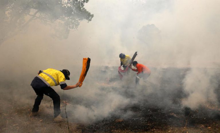 TEMPERATURA, SECA E VENTO FORTE DIFICULTAM COMBATE AOS INCÊNDIOS NA AUSTRÁLIA