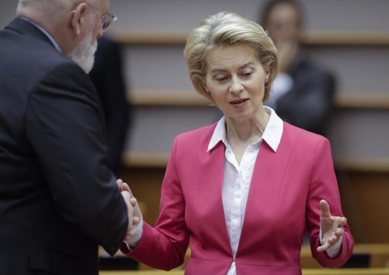 VON DER LEYEN APOSTADA EM INICIAR FUNÇÕES MESMO SEM COMISSÁRIO BRITÂNICO