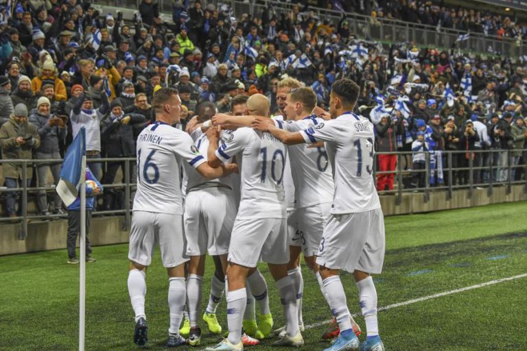ESTREANTE FINLÂNDIA QUALIFICADA PARA A FASE FINAL DO EURO2020