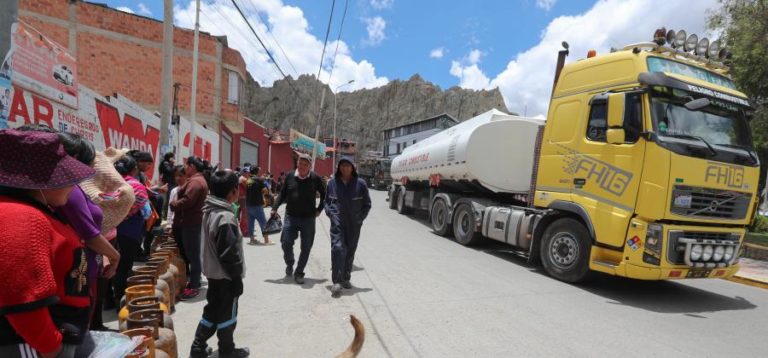 AUTORIDADES DA BOLÍVIA REABREM REFINARIA BLOQUEADA POR APOIANTES DE EVO MORALES