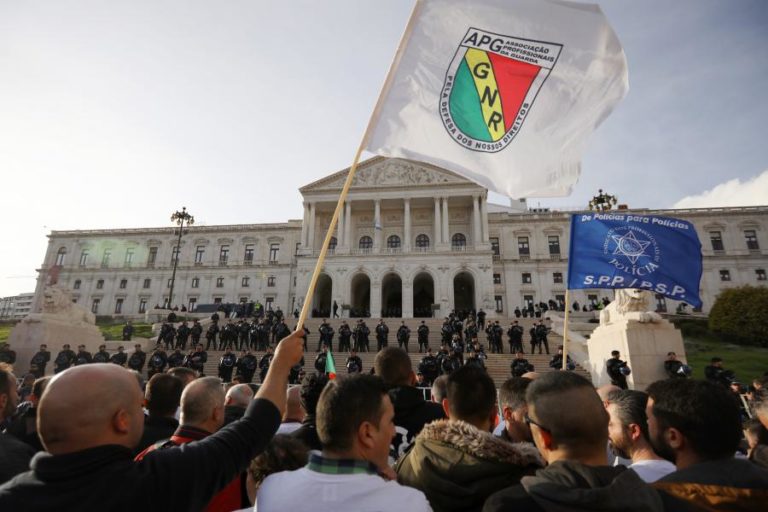 MANIFESTAÇÃO DA PSP E GNR CONCENTRADA  JUNTO AO PARLAMENTO SOB FORTES MEDIDAS DE SEGURANÇA