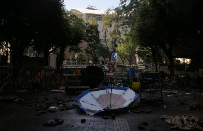 POLÍCIA DE HONG KONG TERMINA BLOQUEIO DE 12 DIAS A UNIVERSIDADE POLITÉCNICA