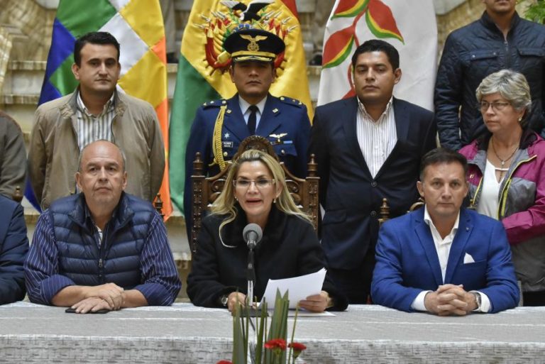 PRESIDENTE INTERINA DA BOLÍVIA PROMULGA HOJE LEI PARA CONVOCAR ELEIÇÕES