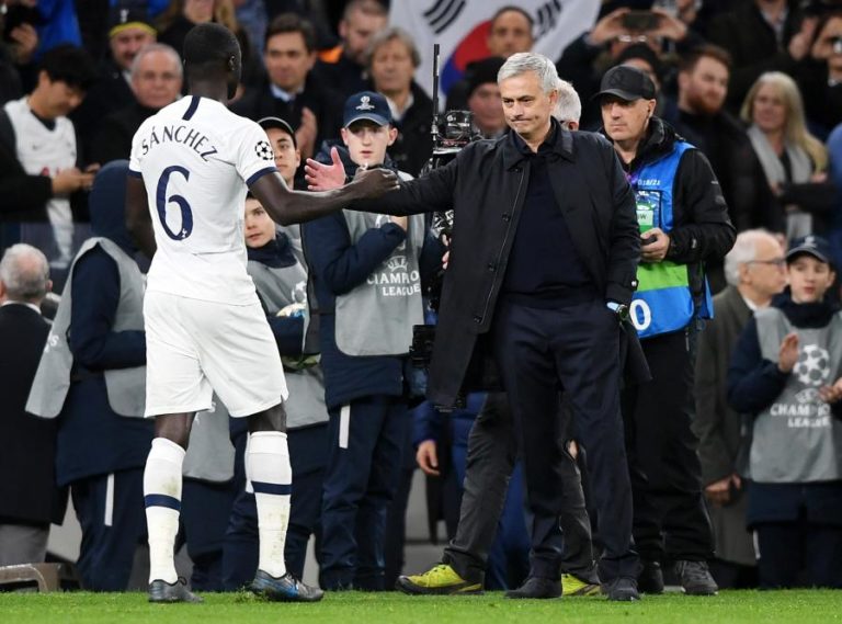 LC: TOTTENHAM, DE MOURINHO, DÁ A VOLTA FRENTE A OLYMPIACOS, DE PEDRO MARTINS