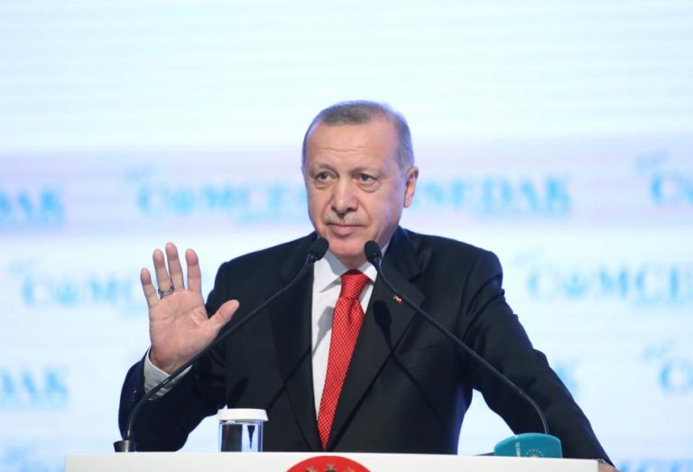 ERDOGAN DIZ QUE MACRON ESTÁ EM “MORTE CEREBRAL” APÓS AS CRÍTICAS À INTERVENÇÃO NA SÍRIA