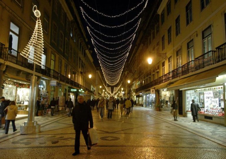 COMERCIANTES DA BAIXA DE LISBOA ESPERAM BOM ANO EM VENDAS DE NATAL