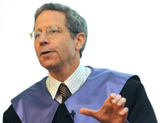 8851467.jpg