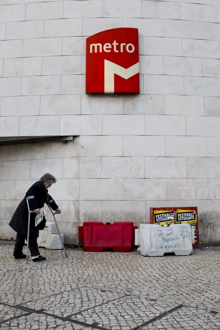 METRO DE LISBOA FECHA TRÊS HORAS MAIS CEDO NA VÉSPERA DE NATAL E SÓ ABRE ÀS 08:00 NO DIA 25