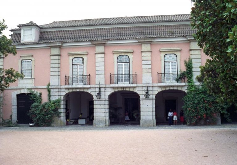 MAIORIA DOS VISITANTES DOS MUSEUS DO TRAJE E DO TEATRO SÃO MULHERES COM MAIS DE 40 ANOS