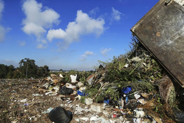 AUTARCAS SUSPEITAM QUE ATERRO DE RESÍDUOS INDUSTRIAIS DA OTA FUNCIONA MAL