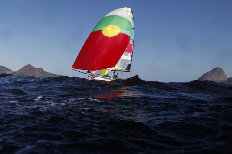 VELEJADORES PORTUGUESES AFASTADOS DA LUTA PELAS MEDALHAS NOS MUNDIAIS DE 49ER