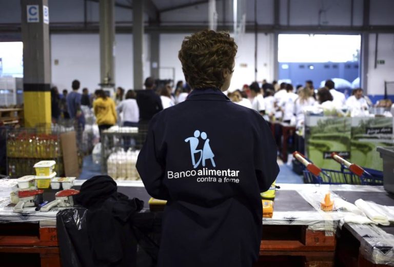 BANCO ALIMENTAR RECOLHE MAIS DE MIL TONELADAS NO PRIMEIRO DIA DE CAMPANHA