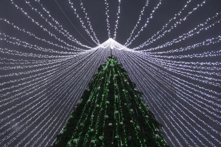 PORTUGUESES VIAJAM MAIS NO NATAL E ANO NOVO E MAIORIA FICA EM PORTUGAL