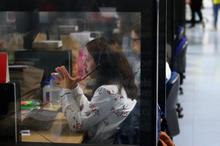 TRABALHADORES DOS ‘CALL-CENTERS’ CONTINUAM EM GREVE ATÉ FIM DE DEZEMBRO