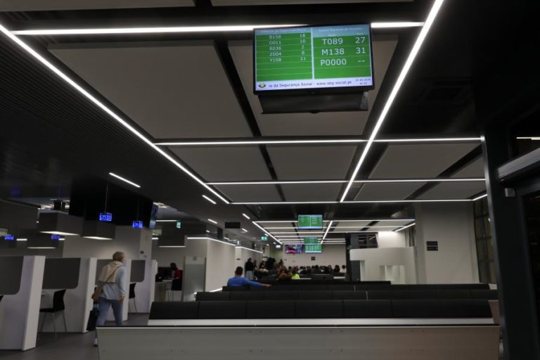 ESTRANGEIROS QUE COMECEM A TRABALHAR EM PORTUGAL PODEM TER NÚMERO DE SEGURANÇA SOCIAL NA HORA