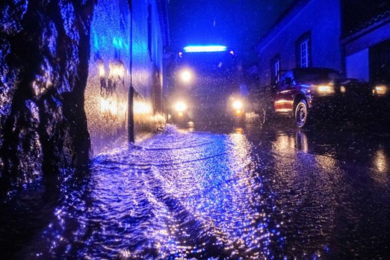 MAU TEMPO: ILHAS AÇORIANAS SOB AVISO AMARELO ATÉ À MEIA NOITE