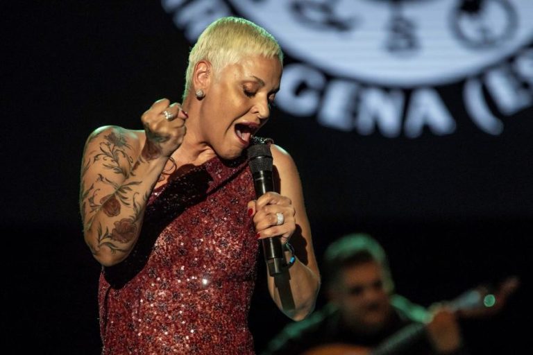 MARIZA DEDICA NOVO DISCO A AMÁLIA RODRIGUES