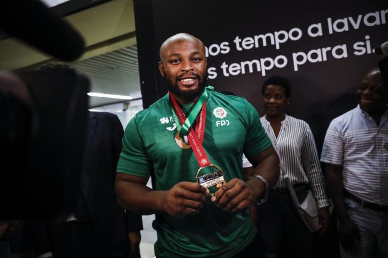 NÉLSON ÉVORA, JORGE FONSECA E FERNANDO PIMENTA CANDIDATOS A DESPORTISTA DO ANO