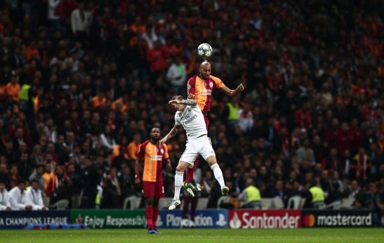 FUTEBOLISTA STEVEN NZONZI SUSPENSO PELO GALATASARAY POR COMPORTAMENTO INAPROPRIADO