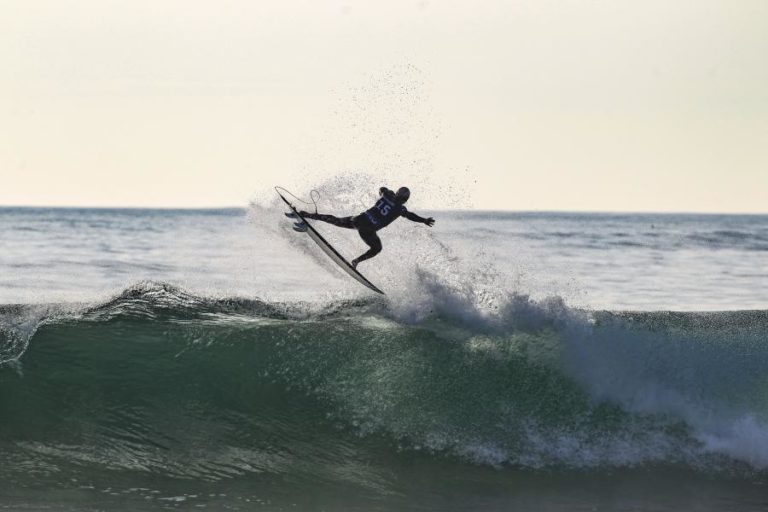 BRASILEIRO ITALO FERREIRA CONQUISTA TÍTULO MUNDIAL DE SURF PELA PRIMEIRA VEZ