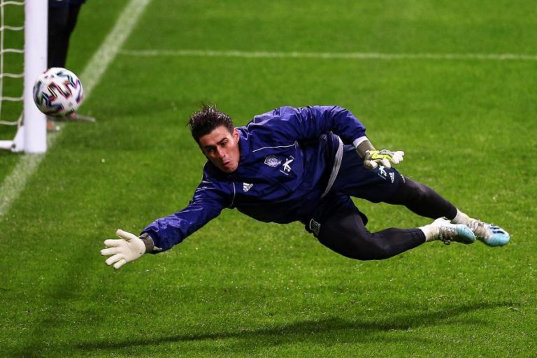 TOTTENHAM EXPULSA ADEPTO QUE ATIROU CANECA EM DIREÇÃO A KEPA