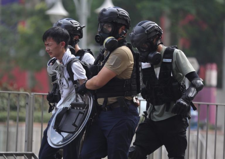 POLÍCIA DE HONG KONG FEZ MAIS DE SEIS MIL DETENÇÕES EM MEIO ANO DE PROTESTOS