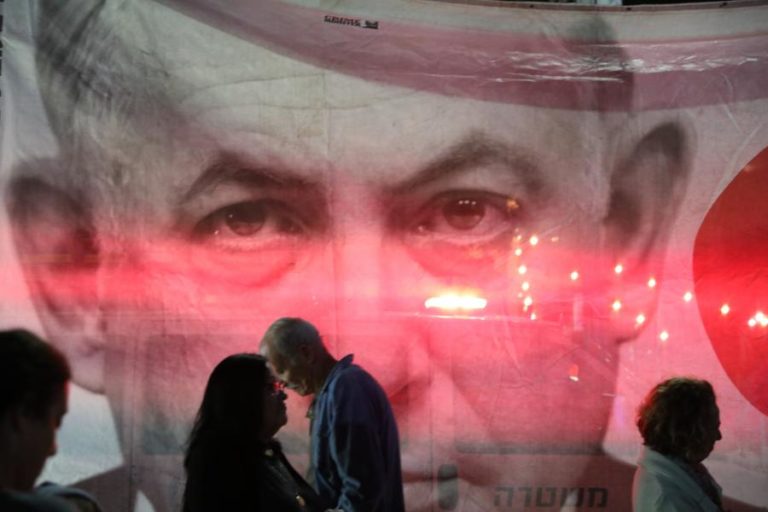 MILHARES DE ISRAELITAS PEDEM DEMISSÃO DE NETANYAHU PELA SEGUNDA SEMANA CONSECUTIVA