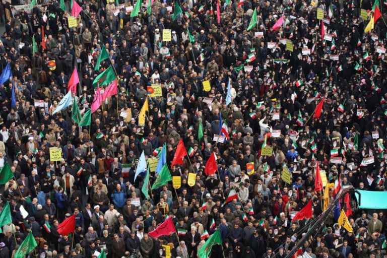 MAIS DE 7.000 DETIDOS POR PARTICIPAÇÃO NOS PROTESTOS DO IRÃO