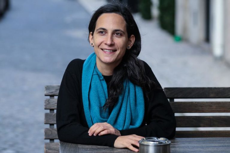 PIANISTA JOANA GAMA FECHA CAPÍTULO EM TORNO DE ERIK SATIE COM ÁLBUM “ARCUEIL”