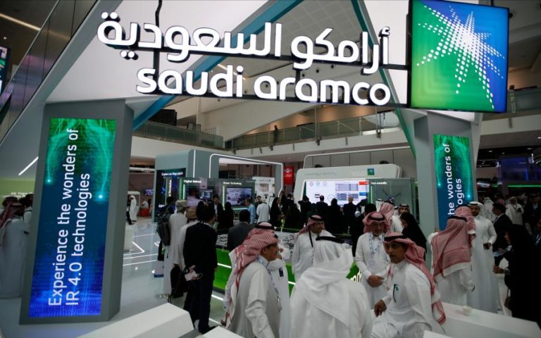 PETROLÍFERA SAUDITA ARAMCO ESTREIA-SE EM BOLSA COM SUBIDA DE 10%