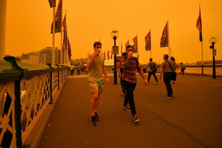 VÁRIOS INCÊNDIOS FUNDEM-SE NUM ÚNICO A NORTE DE SYDNEY