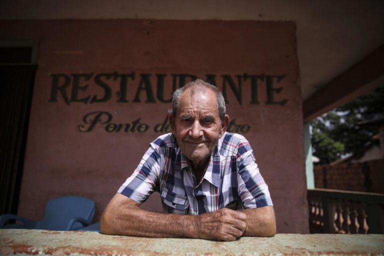 ‘SR. DINIS’ SONHA VOLTAR PARA PORTUGAL MAS COM O CORAÇÃO DIVIDIDO APÓS 57 ANOS DE GUINÉ-BISSAU