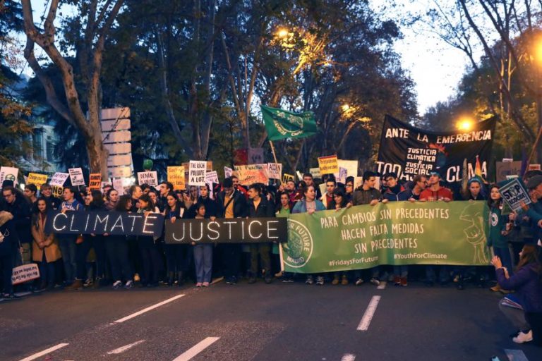 COP25: MILHARES EM MADRID NA MARCHA PELO CLIMA ENCABEÇADA POR GRETA THUNBERG