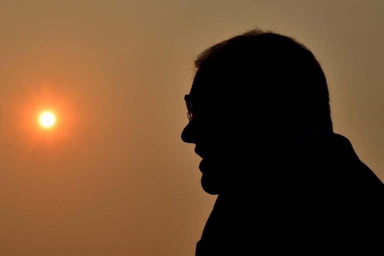 PM AUSTRALIANO INTERROMPE FÉRIAS DEPOIS DE CRÍTICAS POR AUSÊNCIA NOS INCÊNDIOS