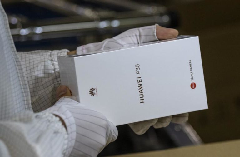 PRESIDENTE DA HUAWEI DIZ QUE “SOBREVIVÊNCIA” É “PRINCIPAL PRIORIDADE” EM 2020