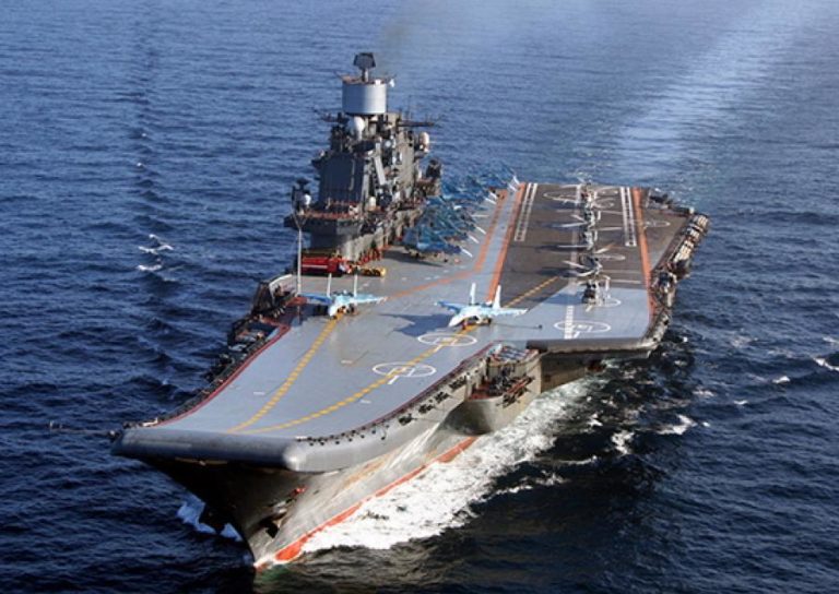 INCÊNDIO EM NAVIO RUSSO É EXTINTO E AUTORIDADES CONFIRMAM UMA MORTE