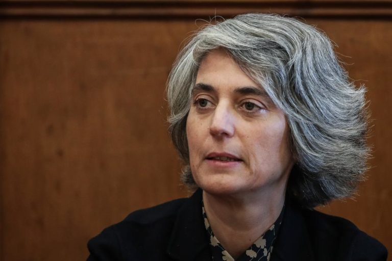 MINISTRA DA CULTURA NEGA INGERÊNCIA NA RTP E ACUSA PSD DE DESESTABILIZAR PARA PRIVATIZAR