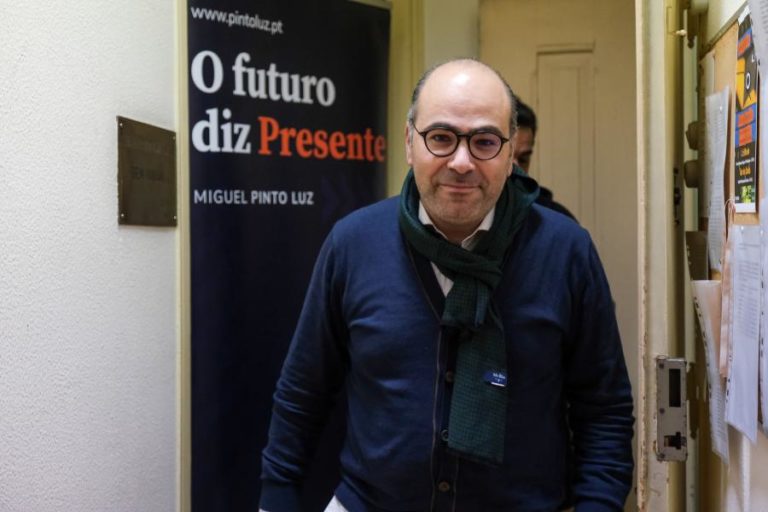 PINTO LUZ DIZ QUE PSD “NÃO TEM OUTRA OPÇÃO A NÃO SER VOTAR CONTRA” OE2020