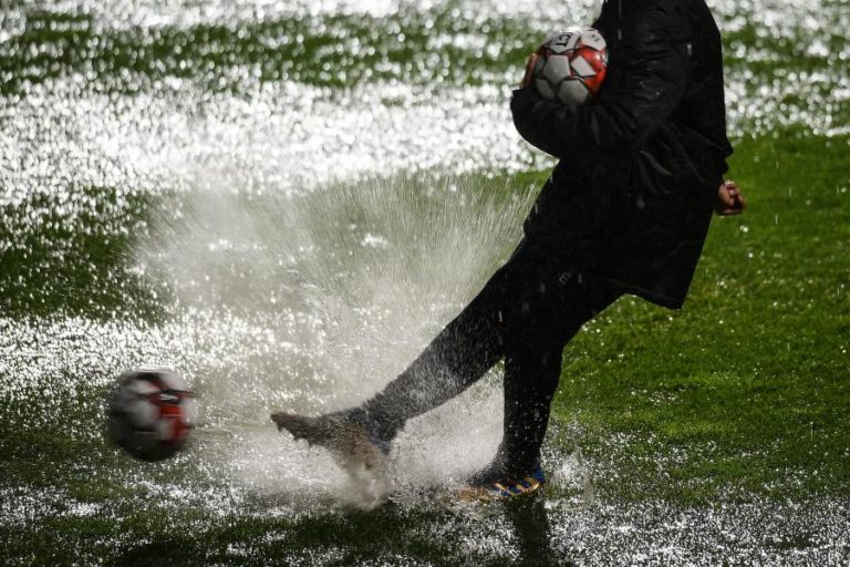 MAU TEMPO ATRASA INÍCIO DO JOGO ENTRE FAMALICÃO E MAFRA PARA A TAÇA DE PORTUGAL