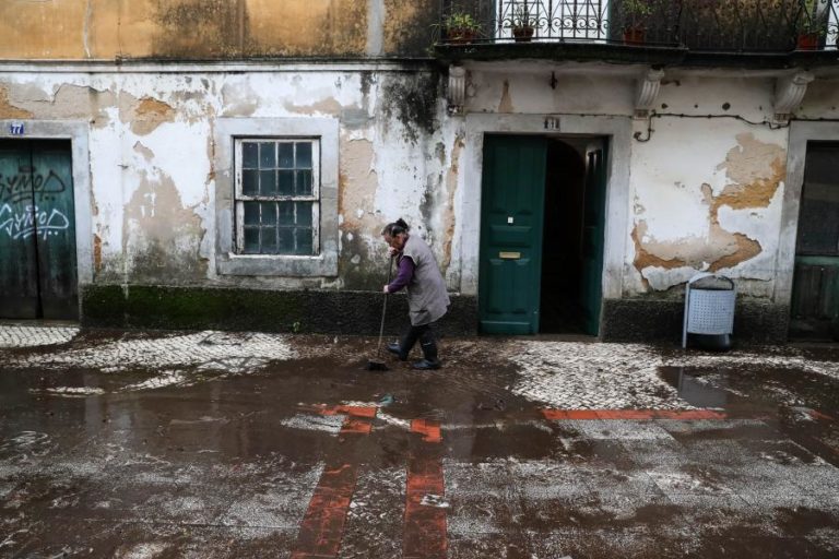 EVACUADO LUGAR EM ARCOS DE VALDEVEZ POR RISCO DE DESLIZAMENTO DE TERRAS DEVIDO AO MAU TEMPO