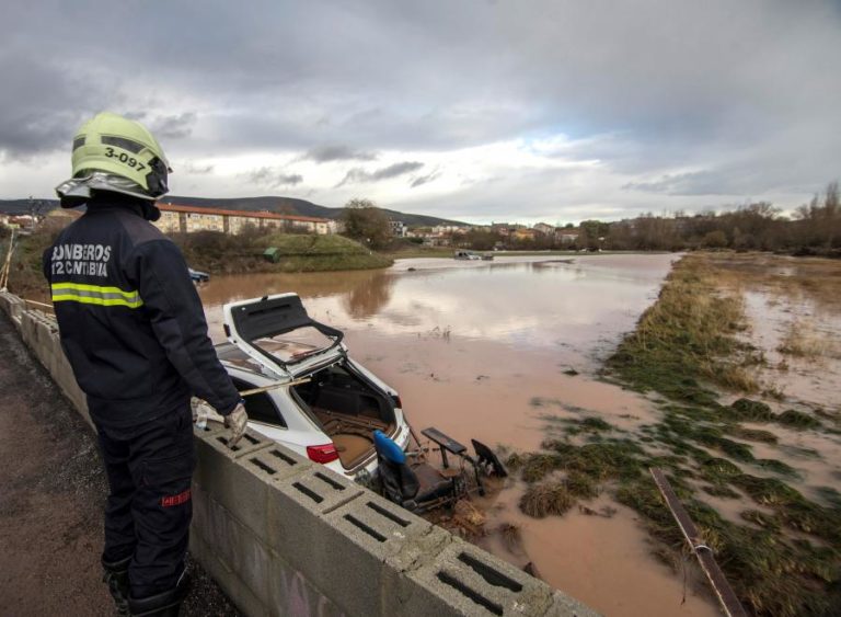 SEIS MORTES CONFIRMADAS EM ESPANHA DEVIDO AO MAU TEMPO APÓS QUEDA DE PESCADOR NA CATALUNHA