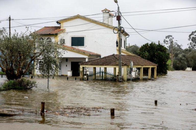 MONTEMOR-O-VELHO LANÇA “ALERTA MÁXIMO DE RISCO DE CHEIA” APÓS ROTURA DE DIQUE