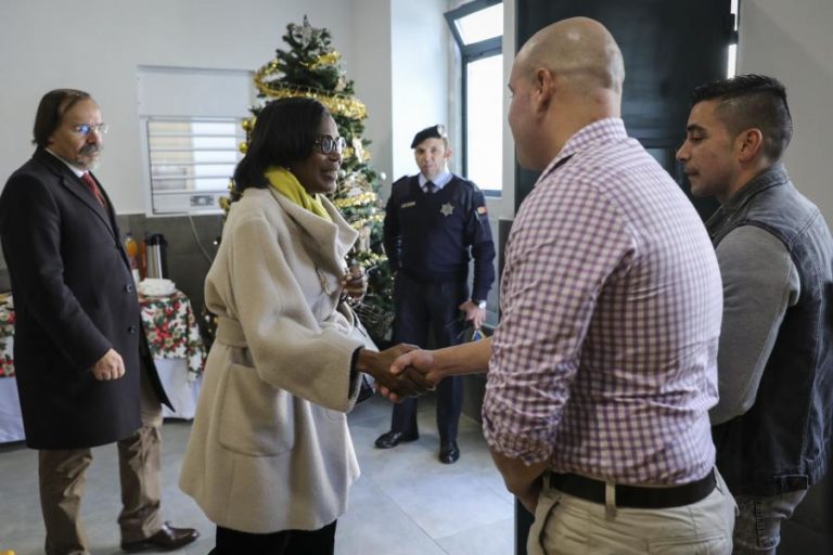 CRIADA SALA DE ESPERA PARA FAMILIARES NO ESTABELECIMENTO PRISIONAL DE LISBOA