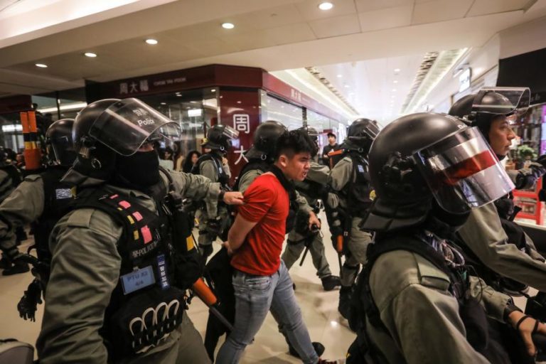 QUINZE DETENÇÕES DURANTE NOVOS CONFRONTOS EM HONG KONG
